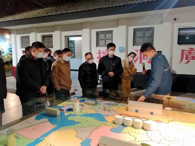 集團第三黨支部與外貿黨支部聯合開展&ldquo;敢為人先創新業 清廉有為守公德&rdquo;主題黨日活動