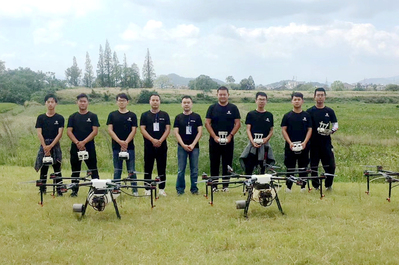 1642068705363110.jpg 浙農(nóng)飛防團(tuán)隊(duì)工作合影_副本.jpg