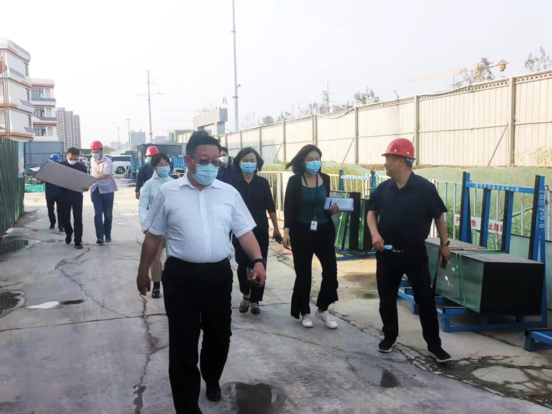 濟寧市教育局領(lǐng)導(dǎo)考察湖濱小學(xué)項目