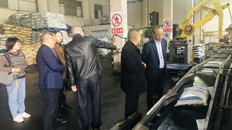 1680753032822321.jpg 5、考察龍游肥料生產(chǎn)車間_副本.jpg